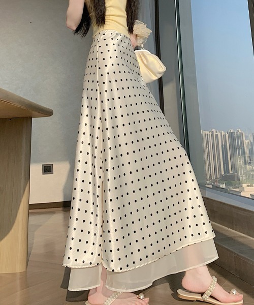 LUCPY(ラクピー)の「ドットシアーロングスカート(その他トップス・レディース・ブラック/ホワイト・X-LARGE/LARGE/MEDIUM/SMALL)」の6枚目の写真