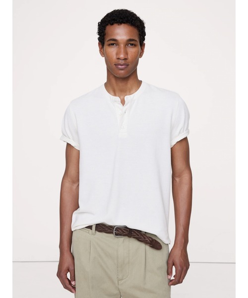Banana Republic（バナナリパブリック）の「ソフト ヘンリー Tシャツ（Tシャツ/カットソー・メンズ・グリーン/アイボリー/ブラック・S/M/L/XL）」の2枚目の写真