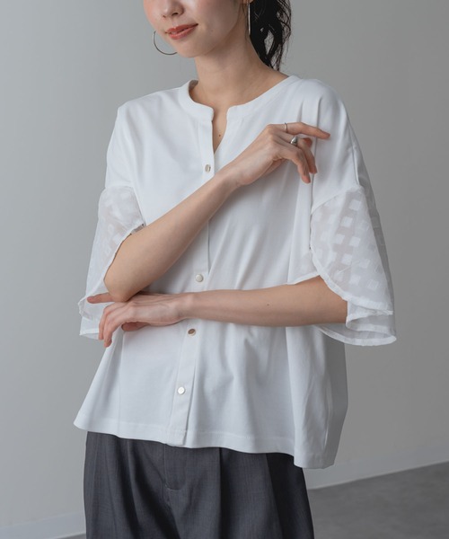 ANNA LUNA(アンナルナ)の「【ANNA LUNA】袖フレア デザインが映える 華やか ハーフスリーブ ブラウス(Tシャツ/カットソー・レディース・オフホワイト/ブラック・MEDIUM)」の3枚目の写真