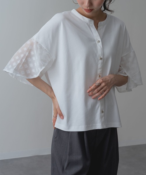 ANNA LUNA(アンナルナ)の「【ANNA LUNA】袖フレア デザインが映える 華やか ハーフスリーブ ブラウス(Tシャツ/カットソー・レディース・オフホワイト/ブラック・MEDIUM)」の4枚目の写真
