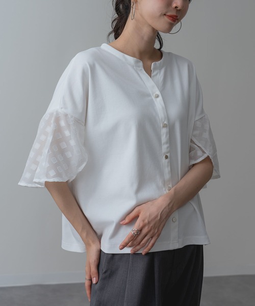 ANNA LUNA(アンナルナ)の「【ANNA LUNA】袖フレア デザインが映える 華やか ハーフスリーブ ブラウス(Tシャツ/カットソー・レディース・オフホワイト/ブラック・MEDIUM)」の5枚目の写真