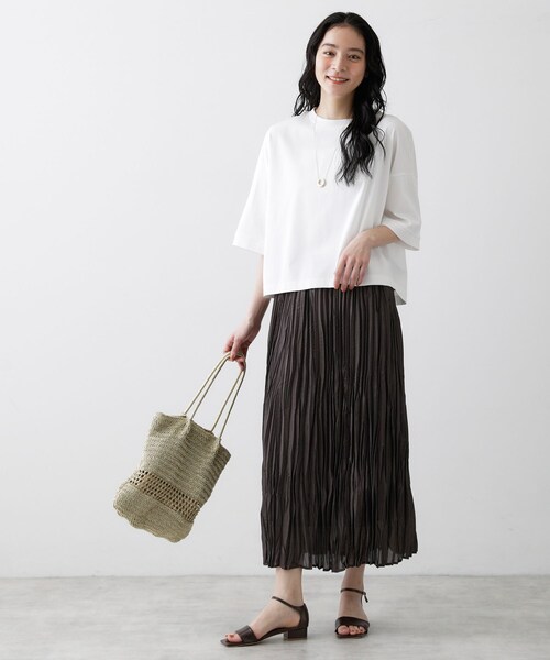 Dessin(デッサン)の「【新色追加/体型カバー】美光沢カットソーボクシーシルエット(Tシャツ/カットソー・レディース・ライトブルー/ホワイト系/ナチュラル/チャコールグレー・03/02/01)」の7枚目の写真
