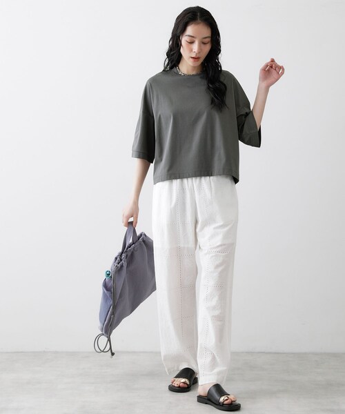 Dessin(デッサン)の「【新色追加/体型カバー】美光沢カットソーボクシーシルエット(Tシャツ/カットソー・レディース・ライトブルー/ホワイト系/ナチュラル/チャコールグレー・03/02/01)」の11枚目の写真