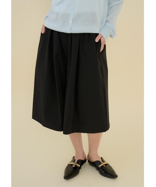 FMiBL(ファミル)の「タックハーフパンツ(その他パンツ・レディース・ブラウン/ブラック・FREE)」の2枚目の写真