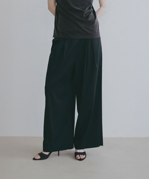 ETRE TOKYO（エトレトウキョウ）の「タックイージーパンツ（その他パンツ・レディース・ブラック/オフホワイト/ネイビー・S/M）」の3枚目の写真