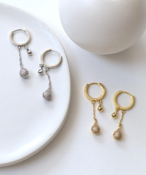 Three Four Time（ｽﾘｰﾌｫｰﾀｲﾑ）の「キュービックドロップワンタッチピアス（ピアス（両耳用）・レディース・ゴールド/シルバー・FREE）」の3枚目の写真