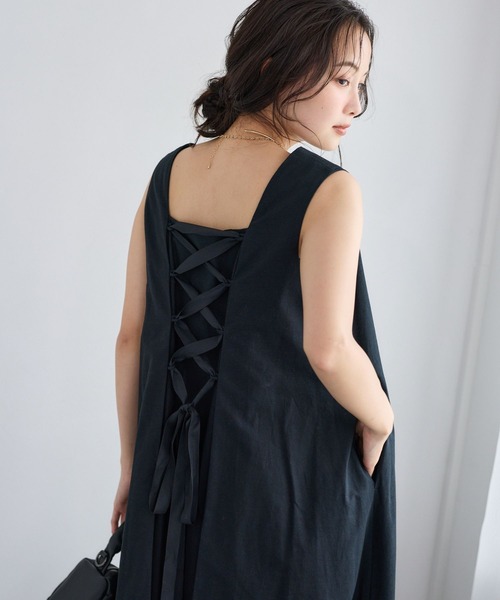 mysty woman(ミスティウーマン)の「バックレースアップAラインワンピース 1046898(ワンピース・レディース・カーキ/ブラック/ベージュ・FREE)」の4枚目の写真