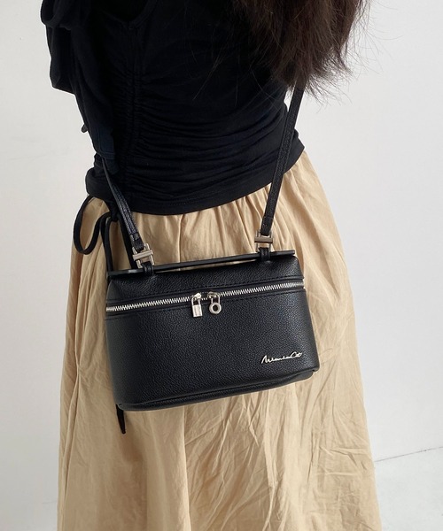 LA VORAGINE(ラ ヴォラジネ)の「2way ランチボックス型ショルダーバッグ 調整ストラップ付き(ショルダーバッグ・レディース・Black・FREE)」の2枚目の写真