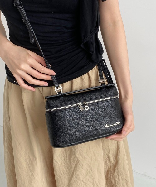 LA VORAGINE(ラ ヴォラジネ)の「2way ランチボックス型ショルダーバッグ 調整ストラップ付き(ショルダーバッグ・レディース・Black・FREE)」の3枚目の写真