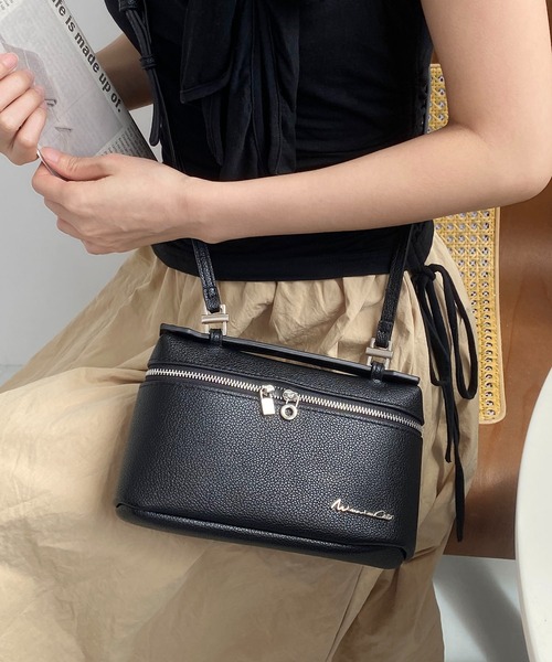 LA VORAGINE(ラ ヴォラジネ)の「2way ランチボックス型ショルダーバッグ 調整ストラップ付き(ショルダーバッグ・レディース・Black・FREE)」の4枚目の写真