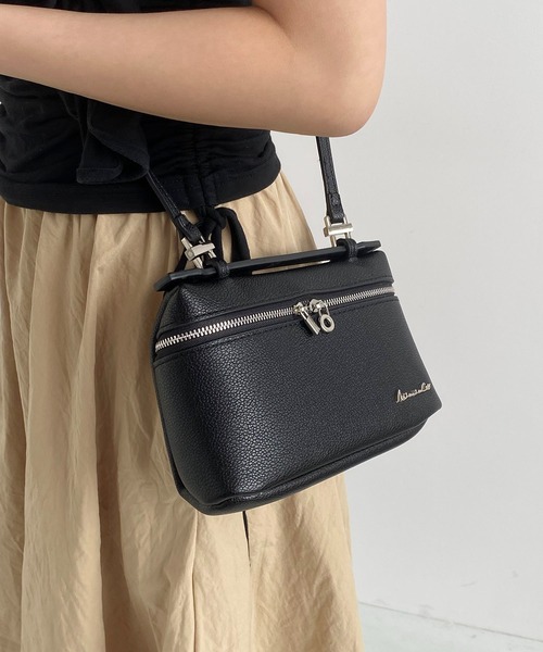 LA VORAGINE(ラ ヴォラジネ)の「2way ランチボックス型ショルダーバッグ 調整ストラップ付き(ショルダーバッグ・レディース・Black・FREE)」の5枚目の写真