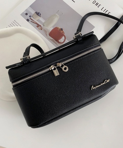 LA VORAGINE(ラ ヴォラジネ)の「2way ランチボックス型ショルダーバッグ 調整ストラップ付き(ショルダーバッグ・レディース・Black・FREE)」の9枚目の写真
