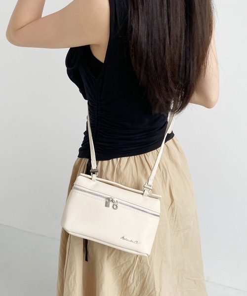 LA VORAGINE(ラ ヴォラジネ)の「2way ランチボックス型ショルダーバッグ 調整ストラップ付き(ショルダーバッグ・レディース・Black・FREE)」の20枚目の写真