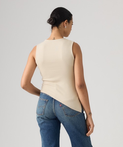 Levi's(リーバイス)の「Levi's/リーバイス アリラ アシンメトリー スリーブレストップ(タンクトップ・レディース・ベージュ・XS/S/M)」の3枚目の写真