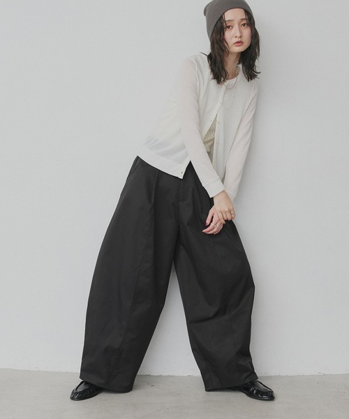 ad thie(アドティエ)の「バレルレッグタック ワイド パンツ(その他パンツ・レディース・ネイビー/ブラック/グレー・MEDIUM/LARGE)」の2枚目の写真