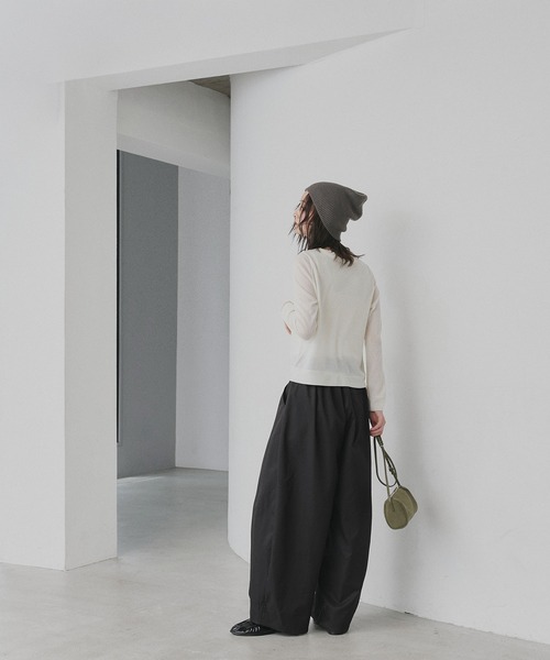 ad thie(アドティエ)の「バレルレッグタック ワイド パンツ(その他パンツ・レディース・ネイビー/ブラック/グレー・MEDIUM/LARGE)」の4枚目の写真