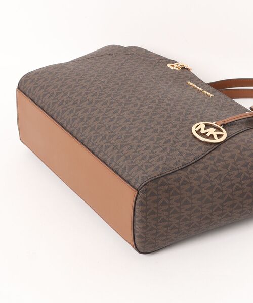 MICHAEL KORS(マイケルコース)の「JET SET ショルダーバッグ ラージ - Mkシグネチャー(ショルダーバッグ・レディース・ブラウン・FREE)」の3枚目の写真
