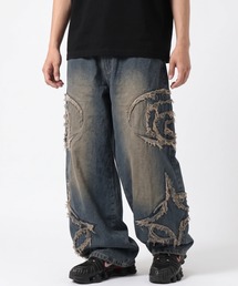 A'GEM9（エージェムナイン）の「A'GEM/9 × .kom 『FREE DEE/フリーデイ』Side Cut Curved Denim Pants /サイドカット カーブデニム（デニムパンツ）」