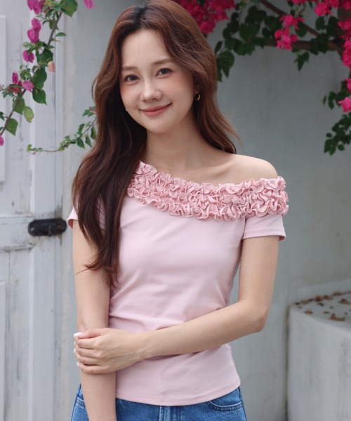 BIRTHDAY BASH(バースデイバッシュ)の「SOPHIA ONE SHOULDER FRILL TOPS(ソフィア ワンショルダーフリルトップス)(Tシャツ/カットソー・レディース・ピンク/ブラック/ホワイト・FREE)」の18枚目の写真