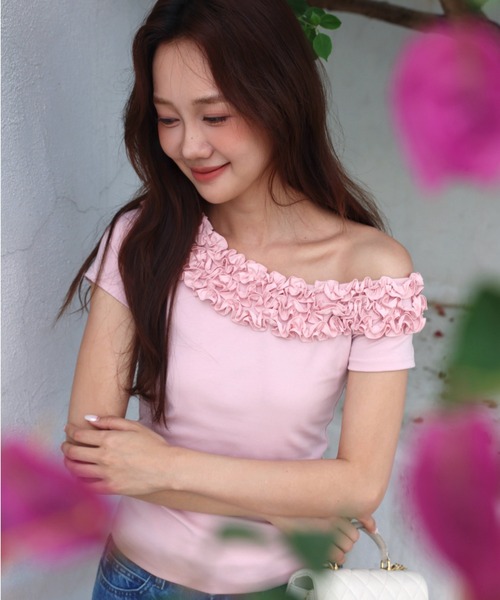 BIRTHDAY BASH(バースデイバッシュ)の「SOPHIA ONE SHOULDER FRILL TOPS(ソフィア ワンショルダーフリルトップス)(Tシャツ/カットソー・レディース・ピンク/ブラック/ホワイト・FREE)」の16枚目の写真