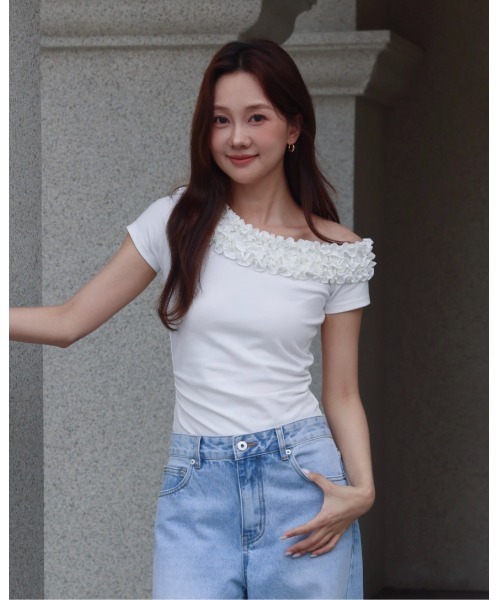 BIRTHDAY BASH(バースデイバッシュ)の「SOPHIA ONE SHOULDER FRILL TOPS(ソフィア ワンショルダーフリルトップス)(Tシャツ/カットソー・レディース・ピンク/ブラック/ホワイト・FREE)」の15枚目の写真