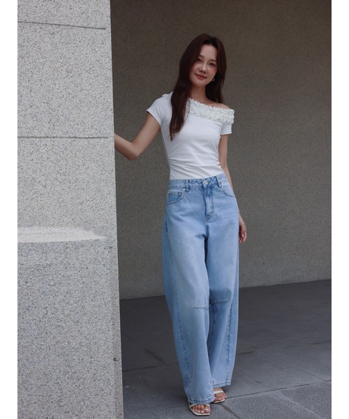 BIRTHDAY BASH(バースデイバッシュ)の「SOPHIA ONE SHOULDER FRILL TOPS(ソフィア ワンショルダーフリルトップス)(Tシャツ/カットソー・レディース・ピンク/ブラック/ホワイト・FREE)」の8枚目の写真