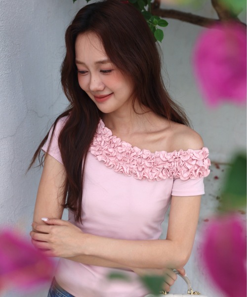 BIRTHDAY BASH(バースデイバッシュ)の「SOPHIA ONE SHOULDER FRILL TOPS(ソフィア ワンショルダーフリルトップス)(Tシャツ/カットソー・レディース・ピンク/ブラック/ホワイト・FREE)」の21枚目の写真