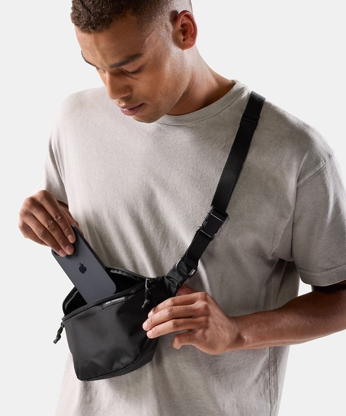 Matador(マタドール)の「Matador/マタドール 2L Lite Sling/2L ライトスリング(ボディバッグ/ウエストポーチ・メンズ・ワインレッド/ダークグリーン/ブラック・FREE)」の16枚目の写真