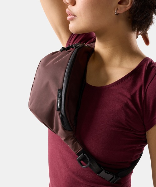 Matador(マタドール)の「Matador/マタドール 2L Lite Sling/2L ライトスリング(ボディバッグ/ウエストポーチ・メンズ・ワインレッド/ダークグリーン/ブラック・FREE)」の6枚目の写真