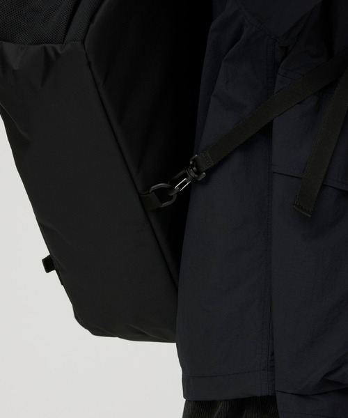 Snow Peak(スノーピーク)の「Snow Peak / Grid Messenger Bag グリッド・メッセンジャーバッグ(メッセンジャーバッグ・メンズ・ブラック・ONE SIZE)」の7枚目の写真