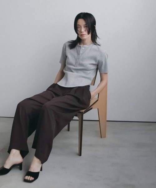 anuke(アンヌーク)の「anuke Halfsleeve Henley Tops(Tシャツ/カットソー・レディース・グレー/ブラウン・FREE)」の5枚目の写真