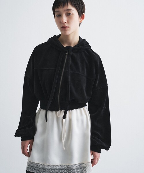 CODE A(コードエー)の「velour cropped hoodie(パーカー・レディース・ブラウン系その他/ブラック・00)」の1枚目の写真
