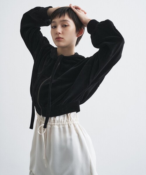CODE A(コードエー)の「velour cropped hoodie(パーカー・レディース・ブラウン系その他/ブラック・00)」の13枚目の写真