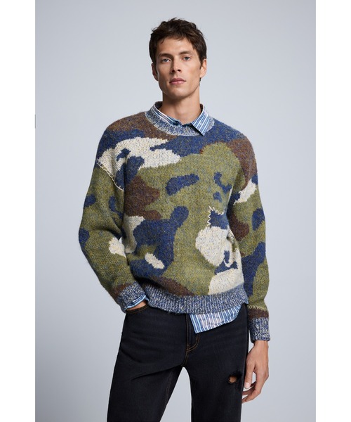 Desigual（デシグアル）の「カモフラージュ柄ジャカードニット｜Desigual 2026秋冬新作（ニット/セーター・メンズ・グリーン・S/M）」の2枚目の写真