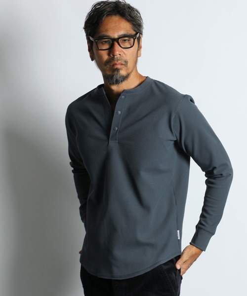 The DUFFER of ST.GEORGE（ザダファーオブセントジョージ）の「「AIR FLEX」MINI WAFFLE HENLEY L/SL TEE：機能素材 「エアフレックス」ミニワッフル ヘンリーネック ロングスリーブ Tシャツ（Tシャツ/カットソー・メンズ・ホワイト/ブラック/ブルーグレー・MEDIUM/SMALL/X-LARGE/LARGE）」の8枚目の写真