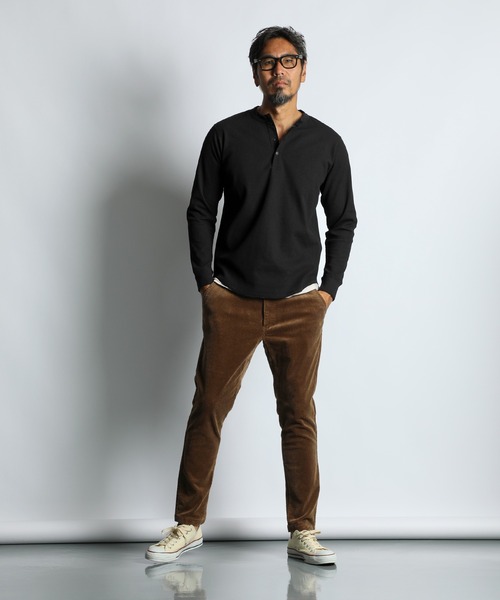 The DUFFER of ST.GEORGE（ザダファーオブセントジョージ）の「「AIR FLEX」MINI WAFFLE HENLEY L/SL TEE：機能素材 「エアフレックス」ミニワッフル ヘンリーネック ロングスリーブ Tシャツ（Tシャツ/カットソー・メンズ・ホワイト/ブラック/ブルーグレー・MEDIUM/SMALL/X-LARGE/LARGE）」の7枚目の写真
