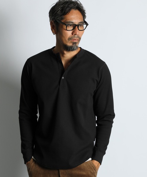 The DUFFER of ST.GEORGE（ザダファーオブセントジョージ）の「「AIR FLEX」MINI WAFFLE HENLEY L/SL TEE：機能素材 「エアフレックス」ミニワッフル ヘンリーネック ロングスリーブ Tシャツ（Tシャツ/カットソー・メンズ・ホワイト/ブラック/ブルーグレー・MEDIUM/SMALL/X-LARGE/LARGE）」の6枚目の写真