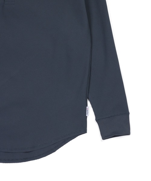 The DUFFER of ST.GEORGE（ザダファーオブセントジョージ）の「「AIR FLEX」MINI WAFFLE HENLEY L/SL TEE：機能素材 「エアフレックス」ミニワッフル ヘンリーネック ロングスリーブ Tシャツ（Tシャツ/カットソー・メンズ・ホワイト/ブラック/ブルーグレー・MEDIUM/SMALL/X-LARGE/LARGE）」の18枚目の写真