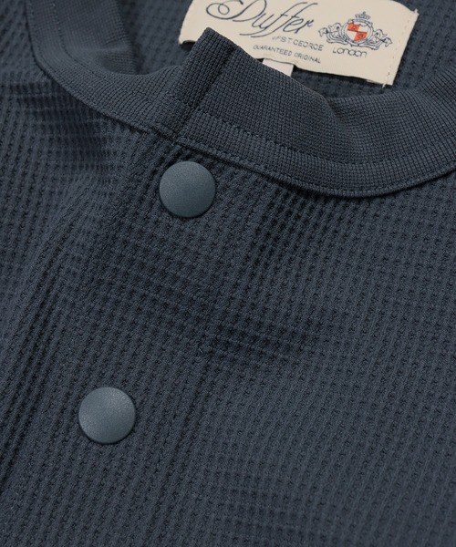 The DUFFER of ST.GEORGE（ザダファーオブセントジョージ）の「「AIR FLEX」MINI WAFFLE HENLEY L/SL TEE：機能素材 「エアフレックス」ミニワッフル ヘンリーネック ロングスリーブ Tシャツ（Tシャツ/カットソー・メンズ・ホワイト/ブラック/ブルーグレー・MEDIUM/SMALL/X-LARGE/LARGE）」の19枚目の写真