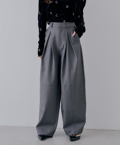 Chico(チコ)の「【SALON by Chico】タックバレルワイドパンツ(その他パンツ・レディース・ベージュ/ブラック/グレー・SMALL/MEDIUM)」の4枚目の写真