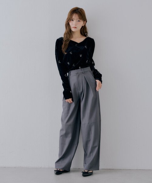 Chico(チコ)の「【SALON by Chico】タックバレルワイドパンツ(その他パンツ・レディース・ベージュ/ブラック/グレー・SMALL/MEDIUM)」の7枚目の写真