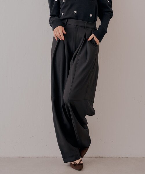 Chico(チコ)の「【SALON by Chico】タックバレルワイドパンツ(その他パンツ・レディース・ベージュ/ブラック/グレー・SMALL/MEDIUM)」の9枚目の写真