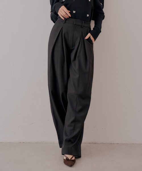 Chico(チコ)の「【SALON by Chico】タックバレルワイドパンツ(その他パンツ・レディース・ベージュ/ブラック/グレー・SMALL/MEDIUM)」の10枚目の写真