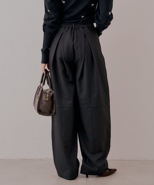 Chico(チコ)の「【SALON by Chico】タックバレルワイドパンツ(その他パンツ・レディース・ベージュ/ブラック/グレー・SMALL/MEDIUM)」の11枚目の写真
