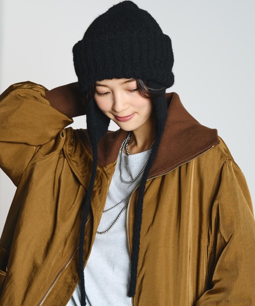 ROSE BUD(ローズバッド)の「【ROSE BUD別注】EAR FLAP KNIT CAP(ニットキャップ/ビーニー・レディース・ベージュ/ブラック・ONE SIZE)」の1枚目の写真