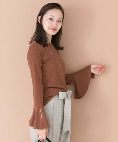 URBAN RESEARCH（アーバンリサーチ）の「UR 袖スリットフレアプルオーバー（Tシャツ/カットソー・レディース・オフホワイト/グレー/ブラック/カーキ/ブラウン・FREE）」の5枚目の写真