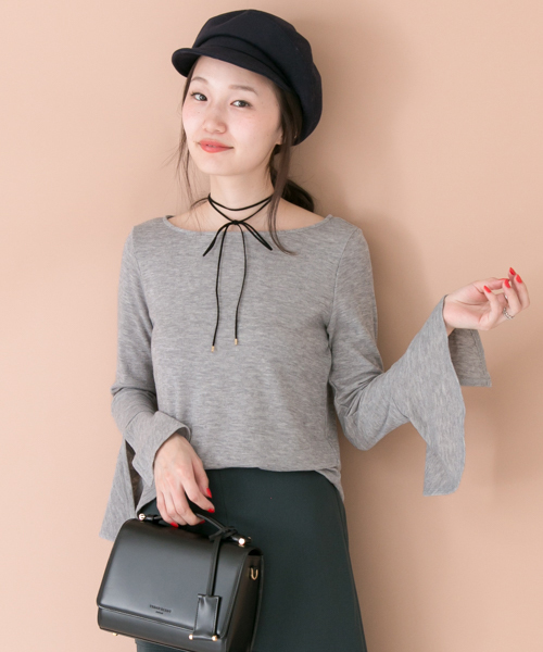 URBAN RESEARCH（アーバンリサーチ）の「UR 袖スリットフレアプルオーバー（Tシャツ/カットソー・レディース・オフホワイト/グレー/ブラック/カーキ/ブラウン・FREE）」の4枚目の写真