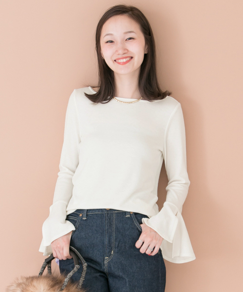 URBAN RESEARCH（アーバンリサーチ）の「UR 袖スリットフレアプルオーバー（Tシャツ/カットソー・レディース・オフホワイト/グレー/ブラック/カーキ/ブラウン・FREE）」の2枚目の写真