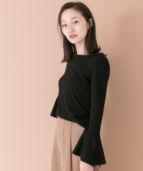 URBAN RESEARCH（アーバンリサーチ）の「UR 袖スリットフレアプルオーバー（Tシャツ/カットソー・レディース・オフホワイト/グレー/ブラック/カーキ/ブラウン・FREE）」の3枚目の写真