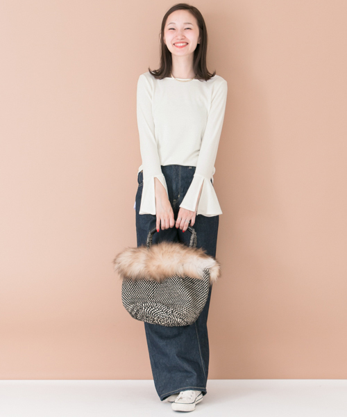 URBAN RESEARCH（アーバンリサーチ）の「UR 袖スリットフレアプルオーバー（Tシャツ/カットソー・レディース・オフホワイト/グレー/ブラック/カーキ/ブラウン・FREE）」の22枚目の写真